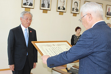 令和7年9月 市長感謝状受領